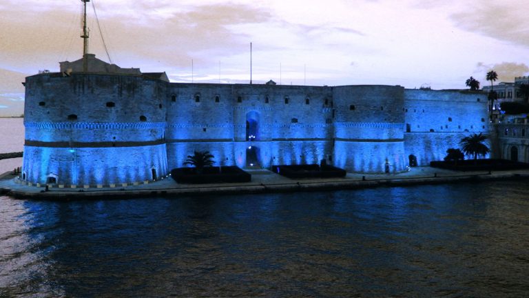 taranto-luci-blu